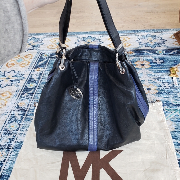 Michael Kors large leather hobo - EUC - Picture 2 of 11